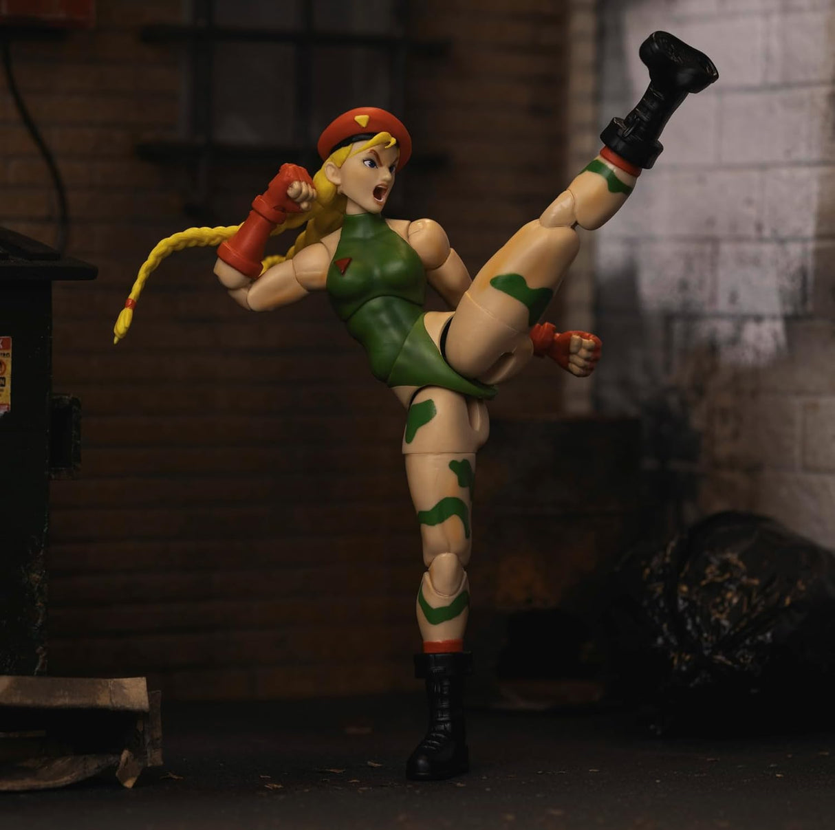 CAMMY STREET FIGHTER 6" DELUXE COLLECTOR FIGURE