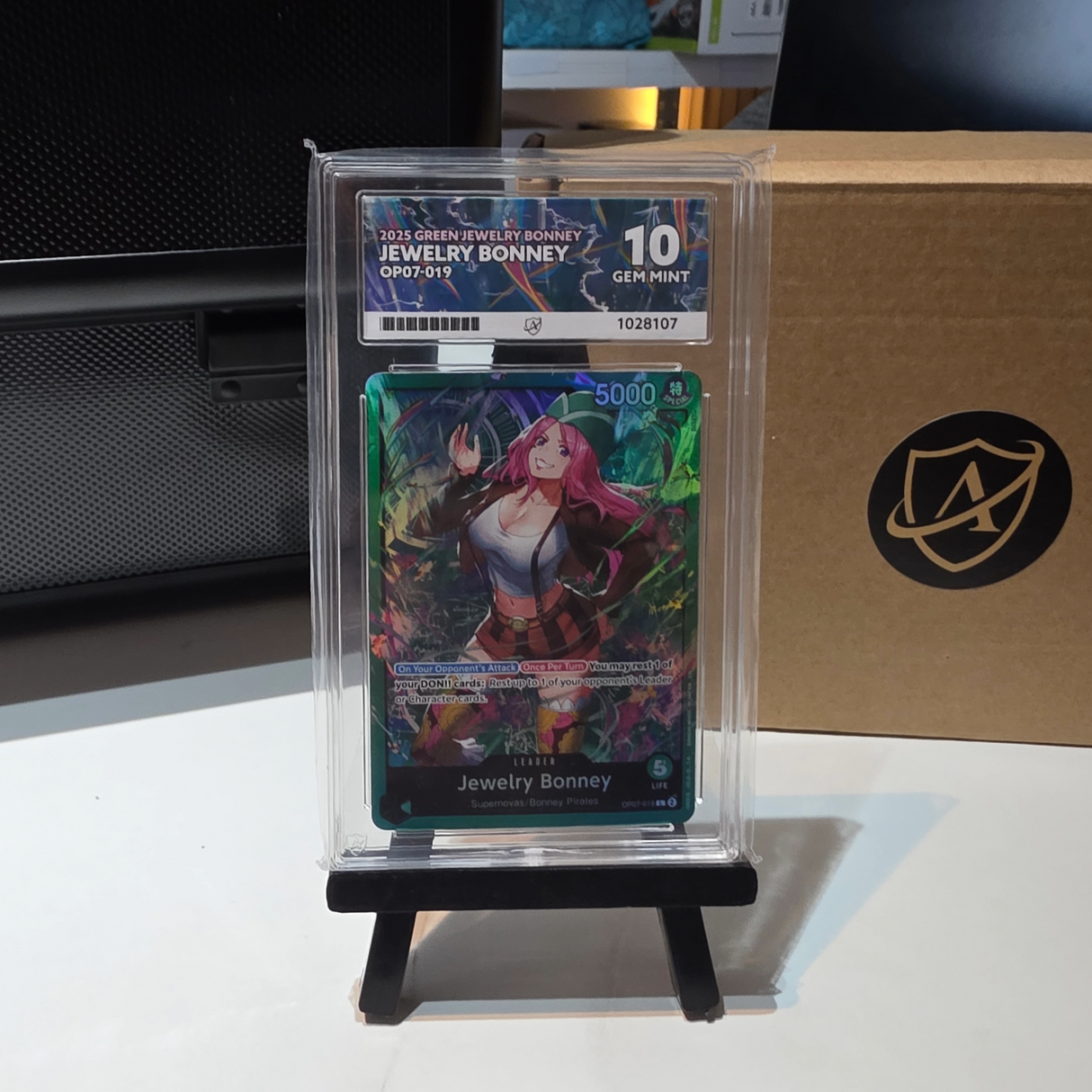 Jewelry Bonney (Green Leader) Ace Freshly Sealed- OP07-019 [10 Gem Mint]